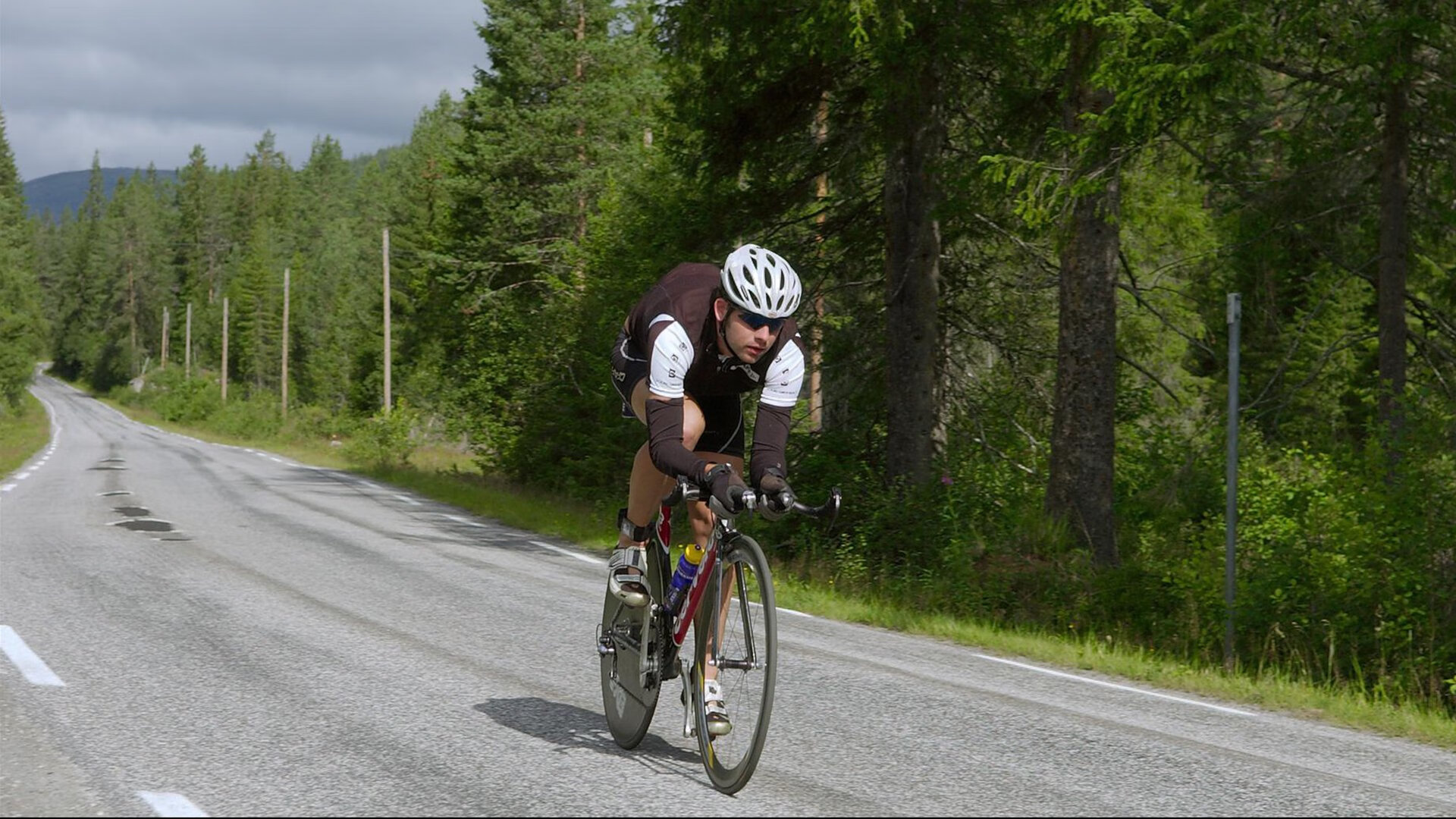 自由泳长程突尼斯展现节奏耐性，自由泳纪录